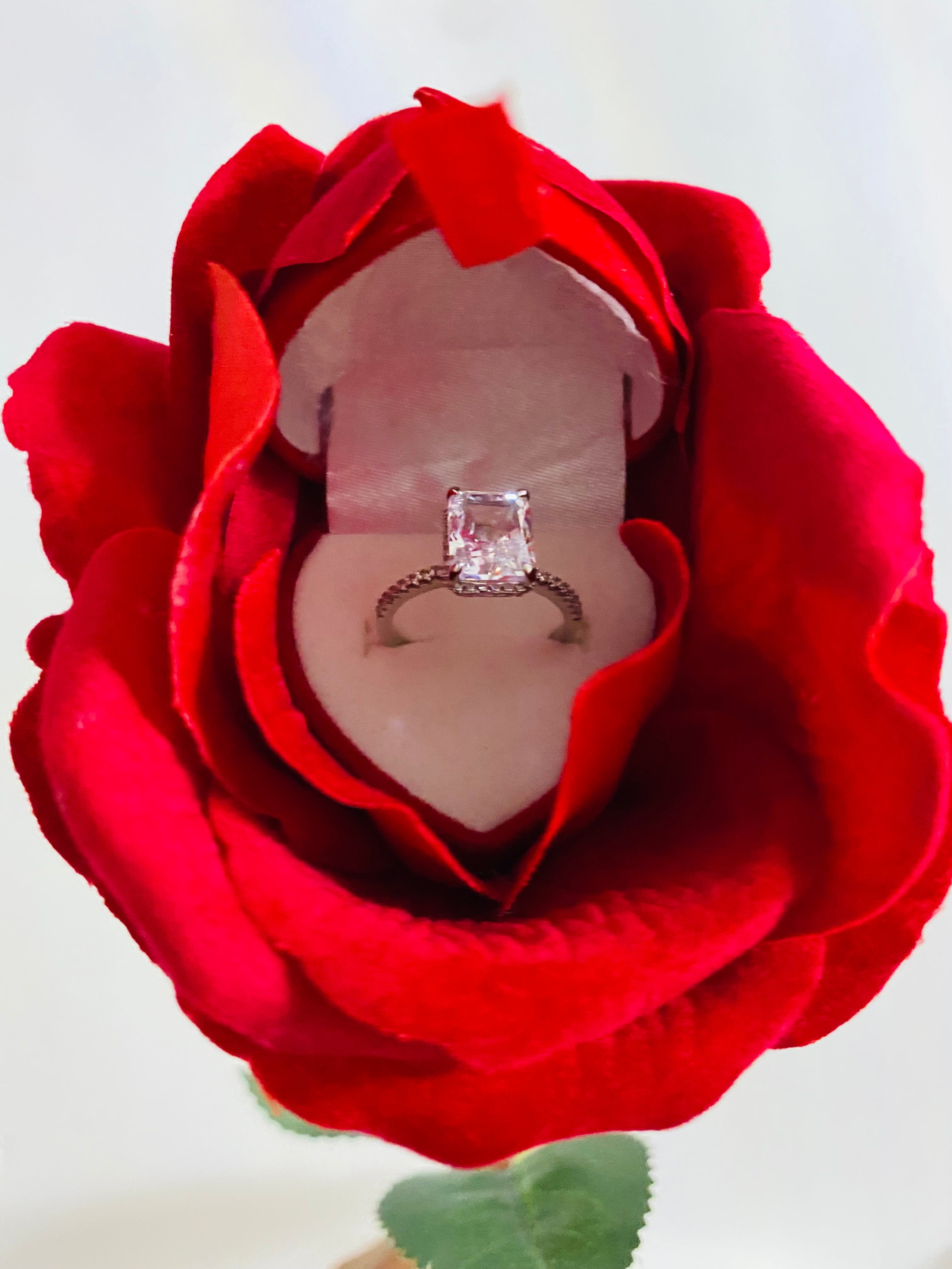 Rose ring deals box price