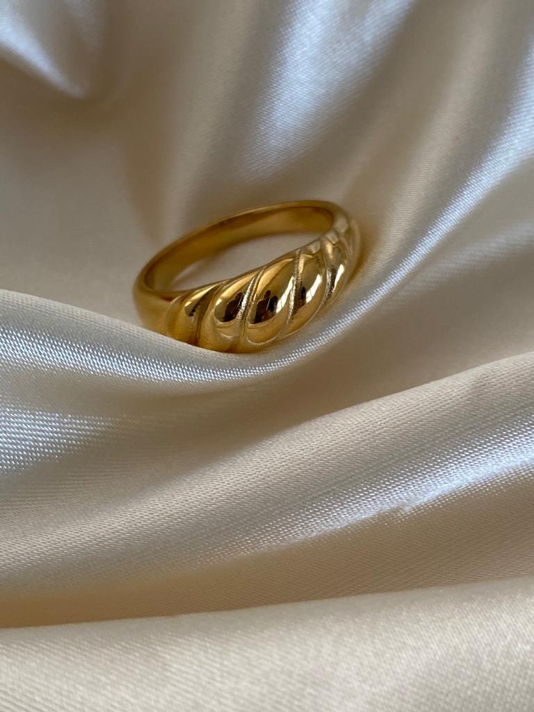 Croissant-Inspired Camilla Fashion Ring